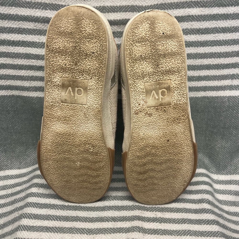 DV by Dolce Vita Harryson Cream and Tan Sneakers with Minimalist Design Size 8.5 - Picture 5 of 5